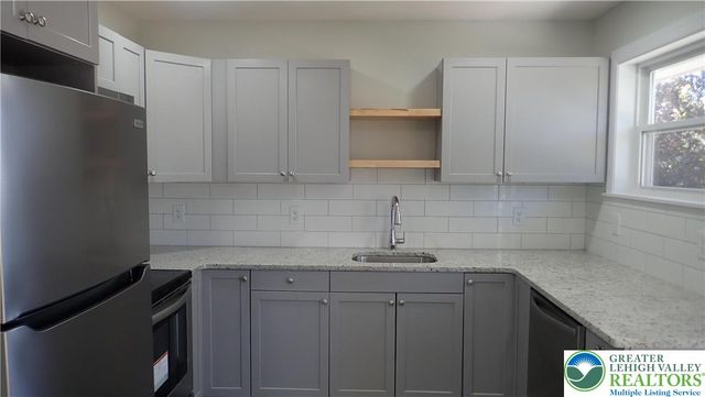 2556 North Delaware Drive, Upper Mt Bethel Twp, PA 18343