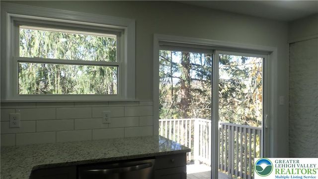 2556 North Delaware Drive, Upper Mt Bethel Twp, PA 18343