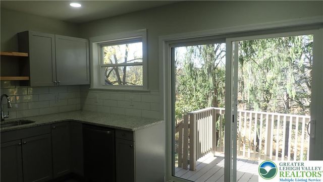 2556 North Delaware Drive, Upper Mt Bethel Twp, PA 18343