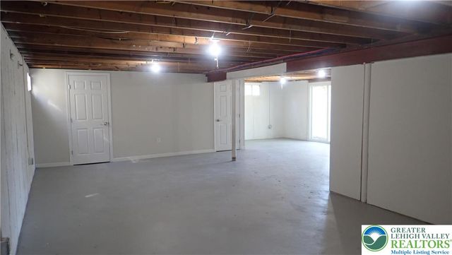 2556 North Delaware Drive, Upper Mt Bethel Twp, PA 18343