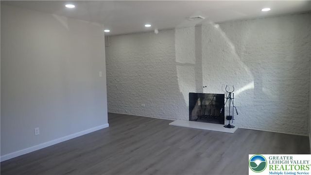 2556 North Delaware Drive, Upper Mt Bethel Twp, PA 18343