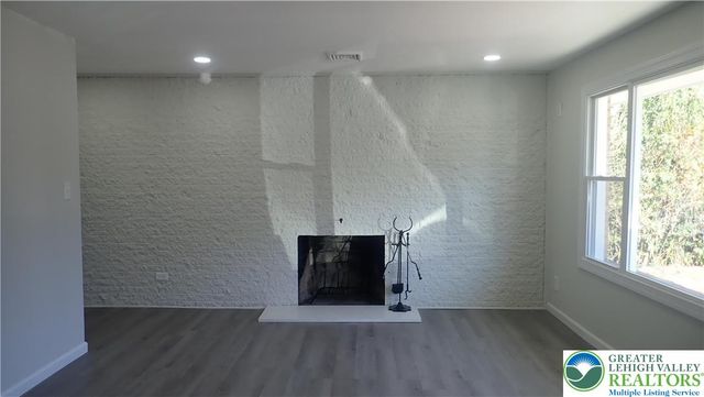 2556 North Delaware Drive, Upper Mt Bethel Twp, PA 18343