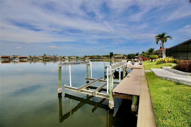 5806 CRUISER WAY, Tampa, FL 33615