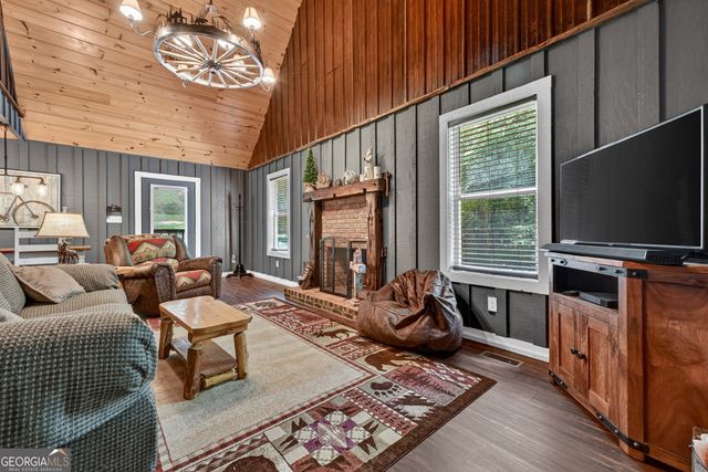 373 Barnes Creek Rd, Ellijay, GA 30540