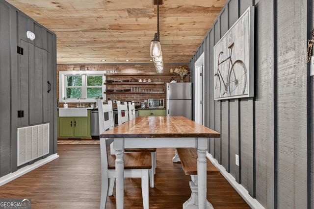 373 Barnes Creek Rd, Ellijay, GA 30540