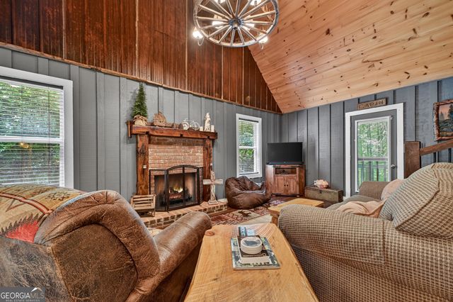 373 Barnes Creek Rd, Ellijay, GA 30540