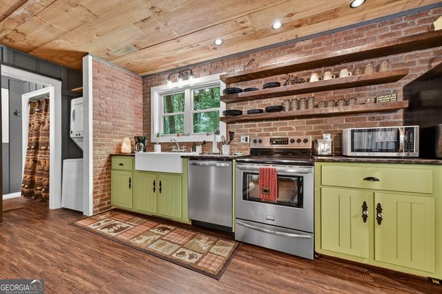 373 Barnes Creek Rd, Ellijay, GA 30540