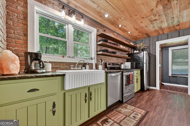 373 Barnes Creek Rd, Ellijay, GA 30540