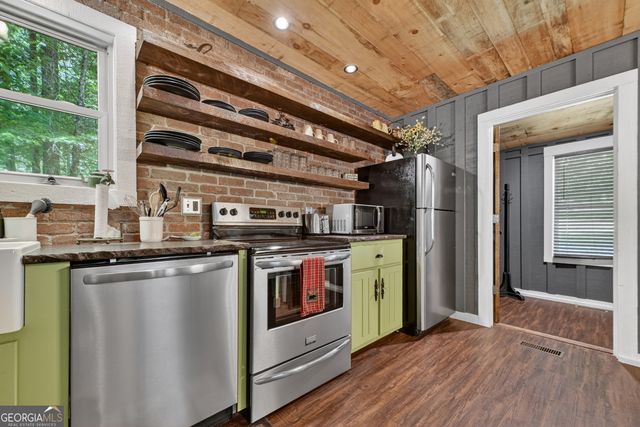 373 Barnes Creek Rd, Ellijay, GA 30540