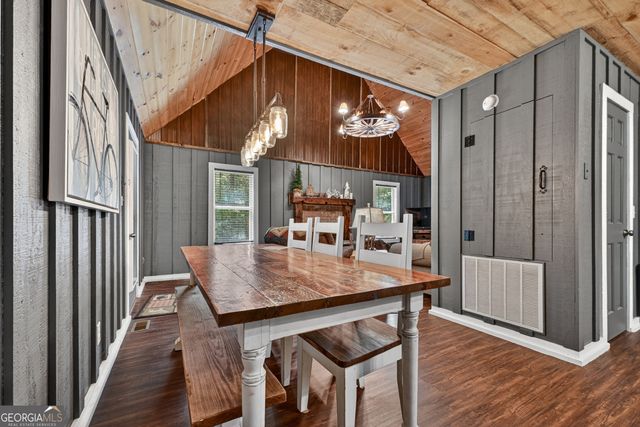 373 Barnes Creek Rd, Ellijay, GA 30540