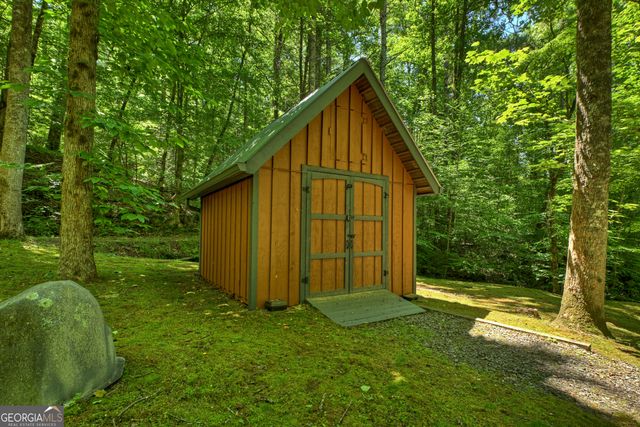 373 Barnes Creek Rd, Ellijay, GA 30540