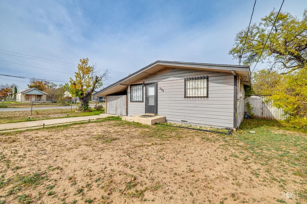 Image 1 of property listing at 226 W Ave M, San Angelo, TX 76903
