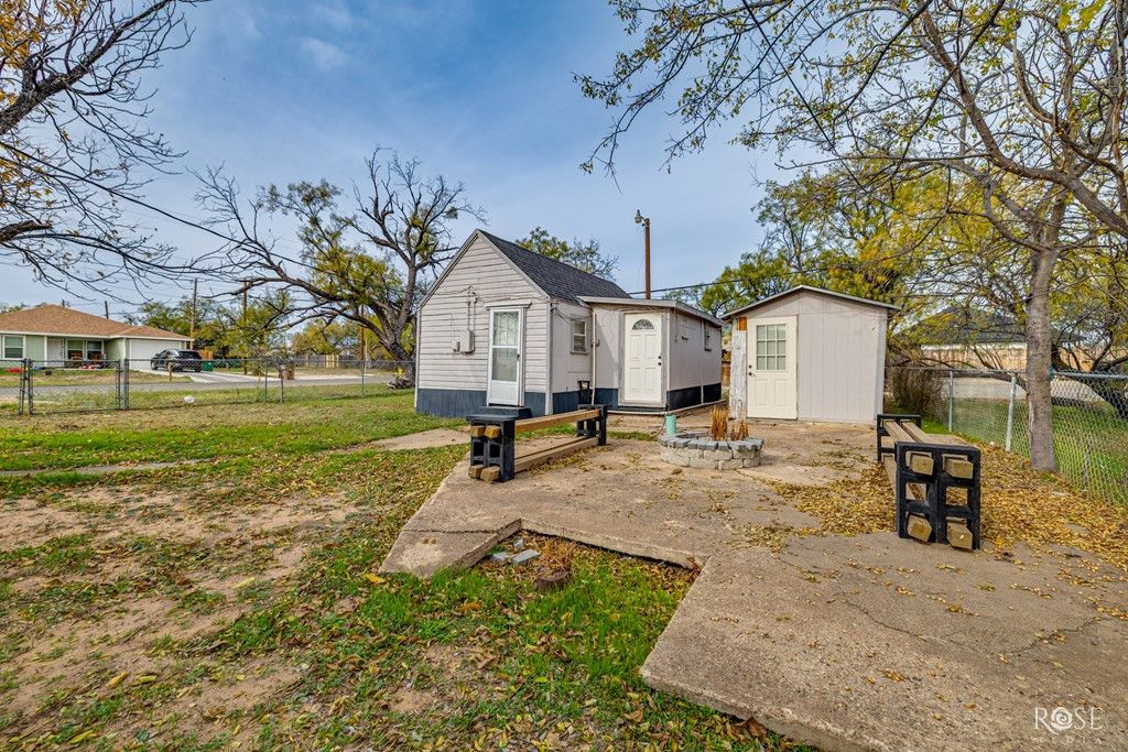 Image 14 of property listing at 226 W Ave M, San Angelo, TX 76903