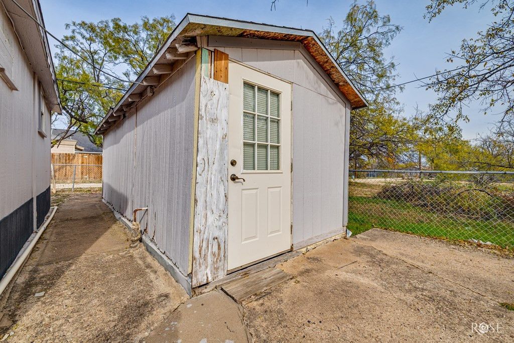 Image 22 of property listing at 226 W Ave M, San Angelo, TX 76903