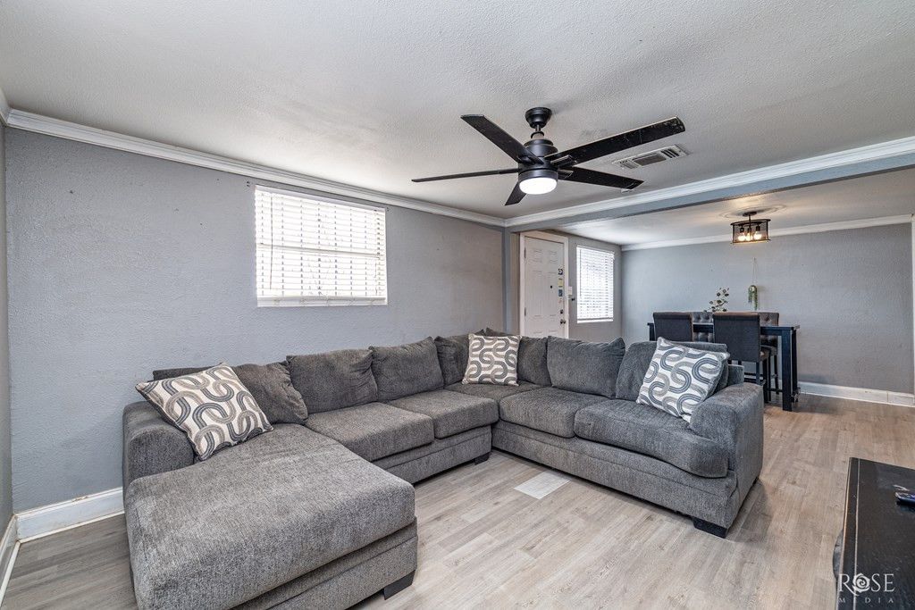 Image 3 of property listing at 226 W Ave M, San Angelo, TX 76903