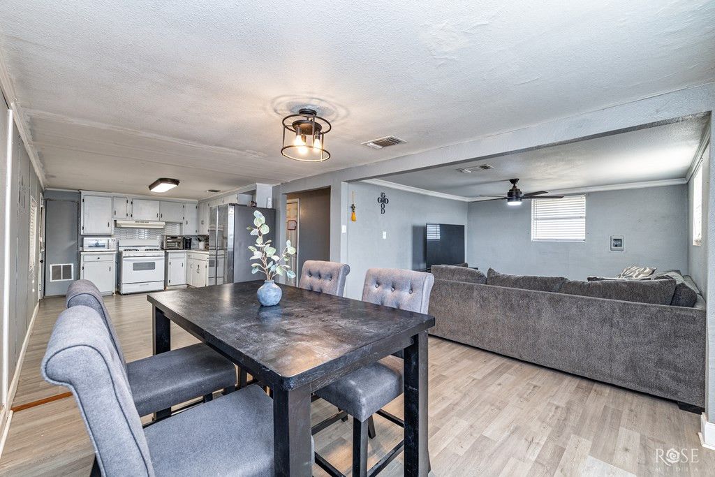 Image 4 of property listing at 226 W Ave M, San Angelo, TX 76903