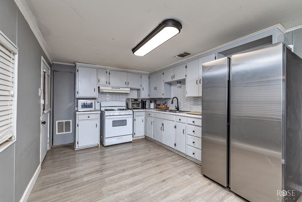 Image 5 of property listing at 226 W Ave M, San Angelo, TX 76903