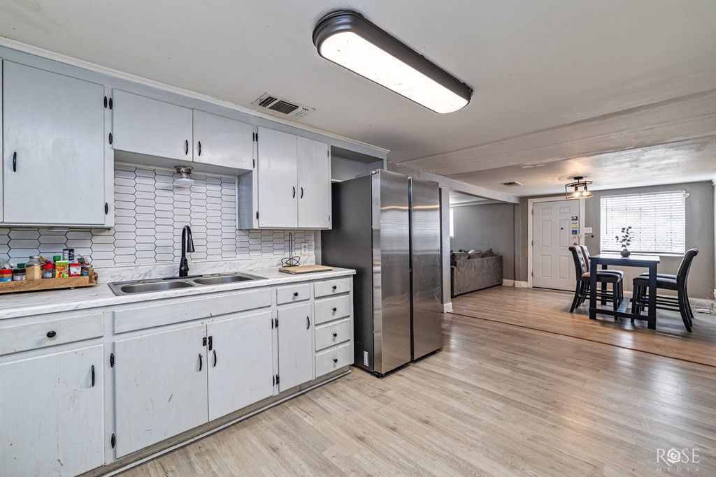 Image 6 of property listing at 226 W Ave M, San Angelo, TX 76903