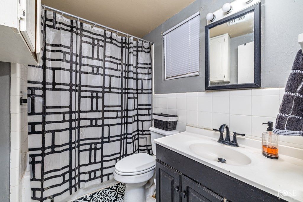 Image 8 of property listing at 226 W Ave M, San Angelo, TX 76903