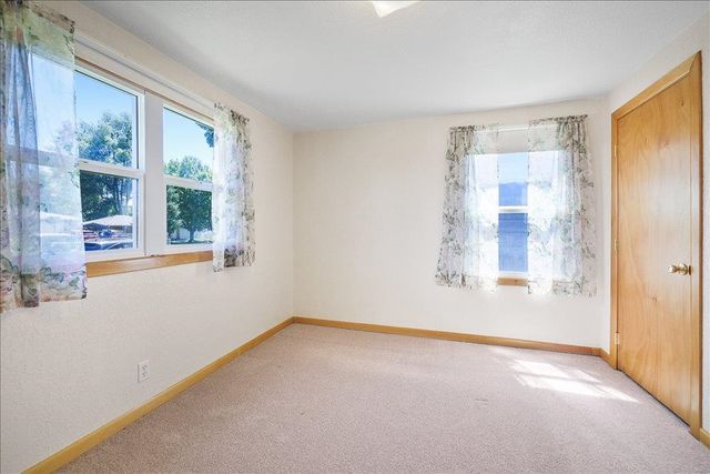 5521 N HEMLOCK St, Spokane, WA 99205