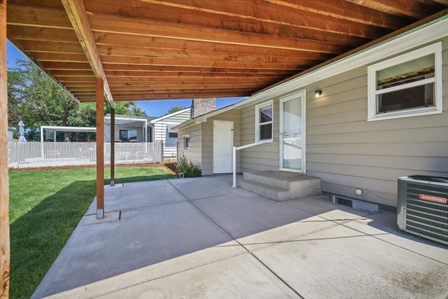 5521 N HEMLOCK St, Spokane, WA 99205