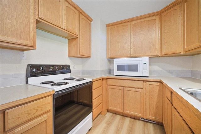 5521 N HEMLOCK St, Spokane, WA 99205