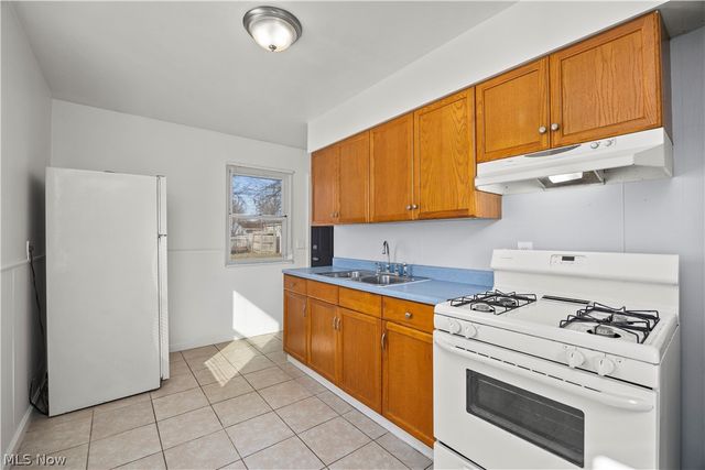 171 S Logan Street, Elyria, OH 44035