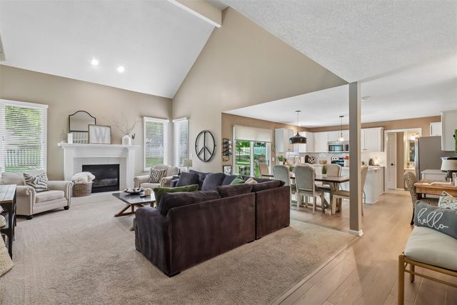 5518 Ponderosa Drive, West Des Moines, IA 50266