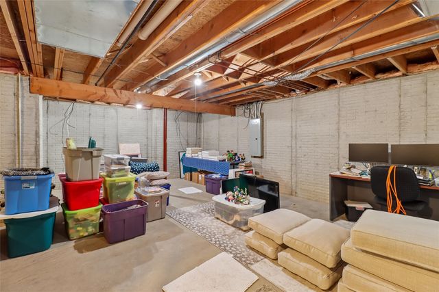 5518 Ponderosa Drive, West Des Moines, IA 50266