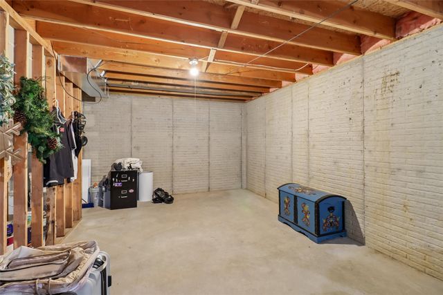 5518 Ponderosa Drive, West Des Moines, IA 50266