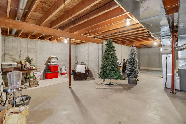 5518 Ponderosa Drive, West Des Moines, IA 50266