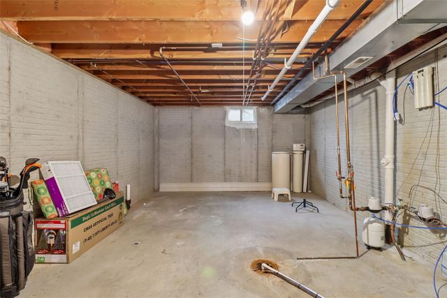 5518 Ponderosa Drive, West Des Moines, IA 50266