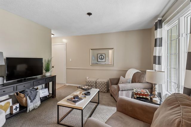 5518 Ponderosa Drive, West Des Moines, IA 50266