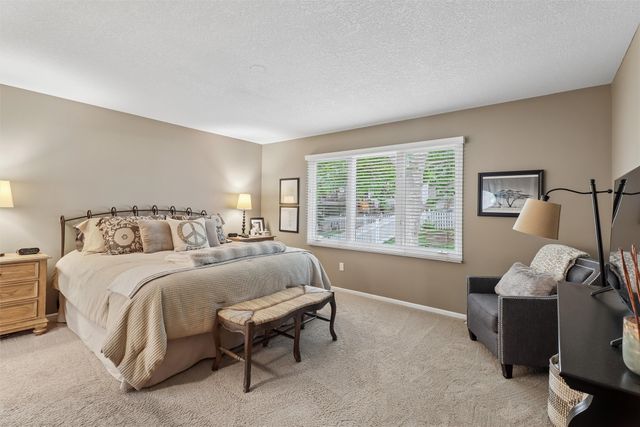 5518 Ponderosa Drive, West Des Moines, IA 50266