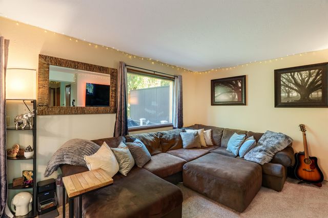 471 E 8TH AVENUE, North Pole, AK 99705