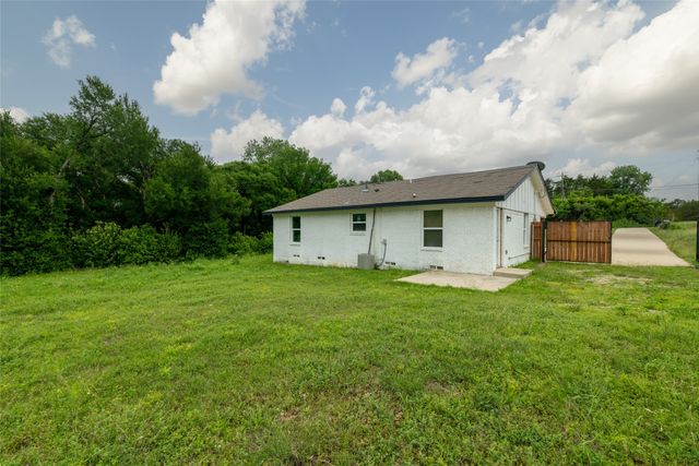 805 E Belt Line Road, Desoto, TX 75115