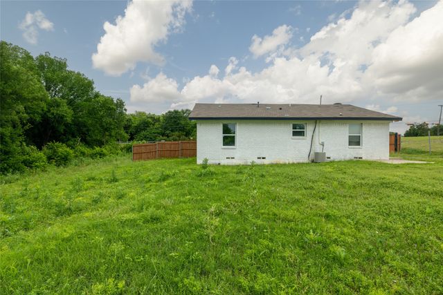 805 E Belt Line Road, Desoto, TX 75115