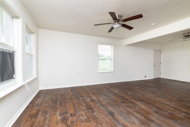 805 E Belt Line Road, Desoto, TX 75115