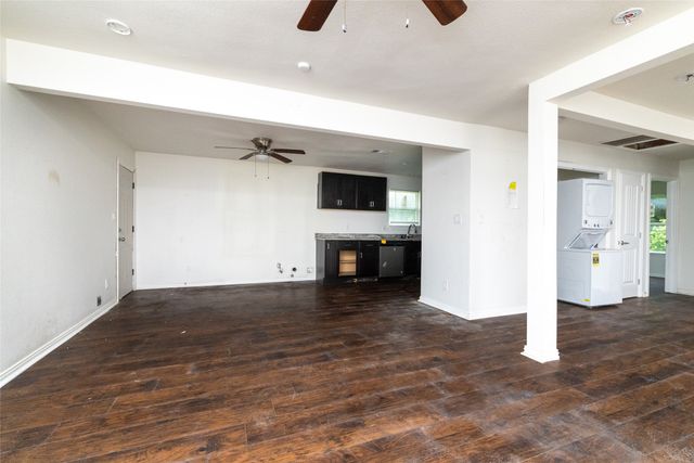 805 E Belt Line Road, Desoto, TX 75115