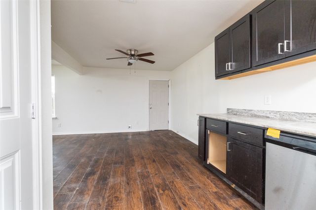 805 E Belt Line Road, Desoto, TX 75115