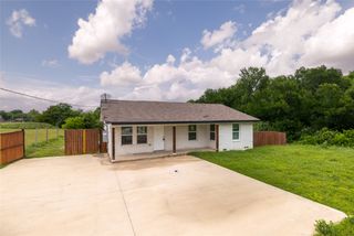 805 E Belt Line Road, Desoto, TX 75115