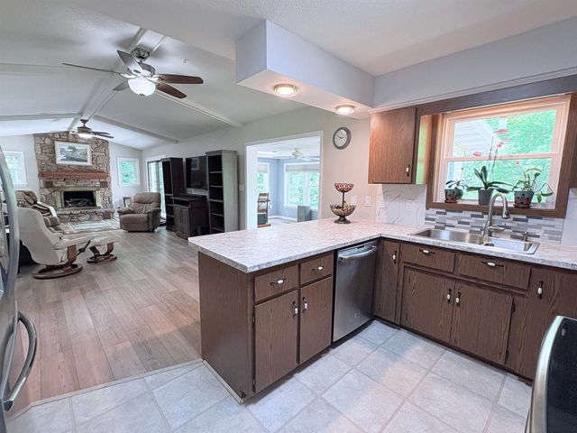 300 Victoria Drive, Horseshoe Bend, AR 72512