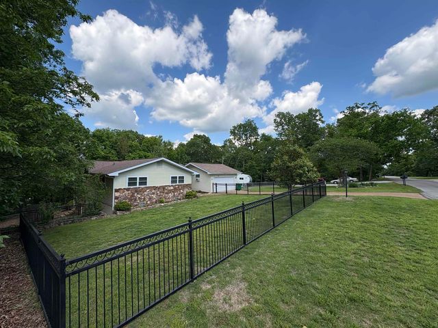 300 Victoria Drive, Horseshoe Bend, AR 72512