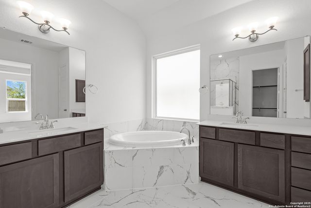 110 Katie Court, Castroville, TX 78009