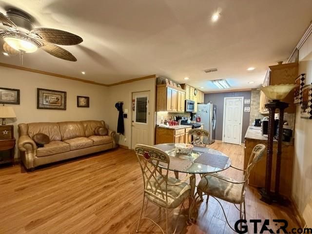 313 S Pecan St, White Oak, TX 75693