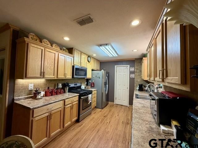 313 S Pecan St, White Oak, TX 75693