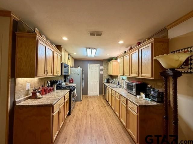 313 S Pecan St, White Oak, TX 75693