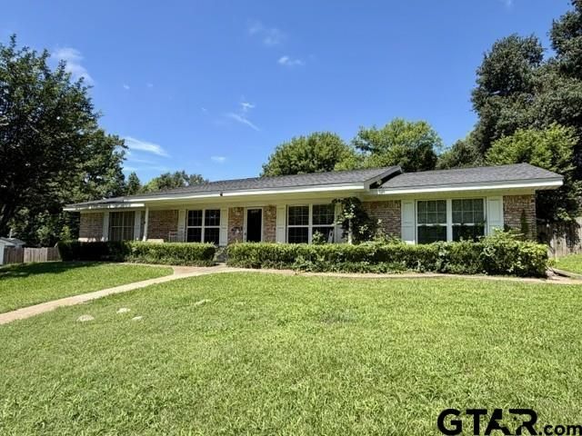 313 S Pecan St, White Oak, TX 75693