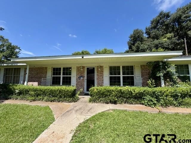 313 S Pecan St, White Oak, TX 75693