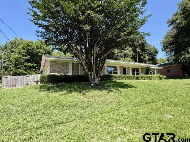 313 S Pecan St, White Oak, TX 75693